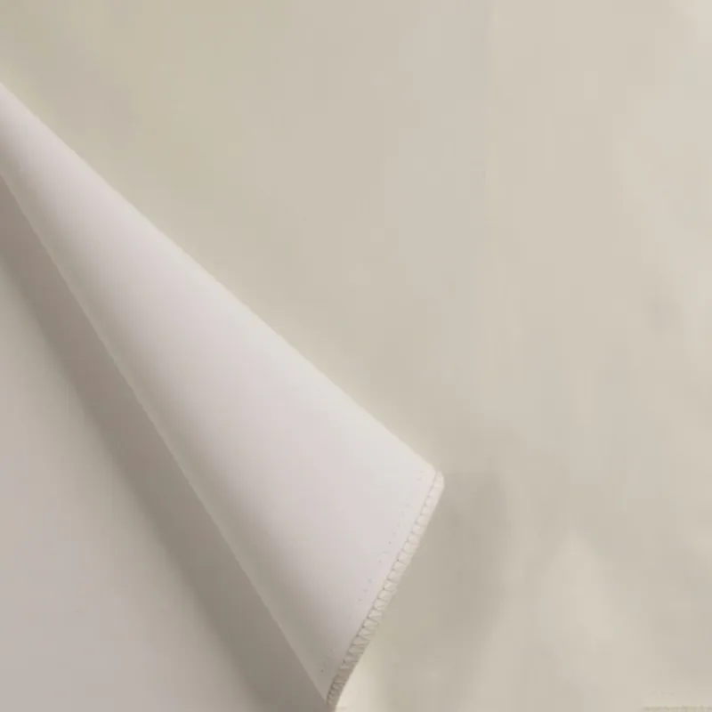 Imagen de PITCH BLACK 110" 3 PASS FR | 100 WHITE
